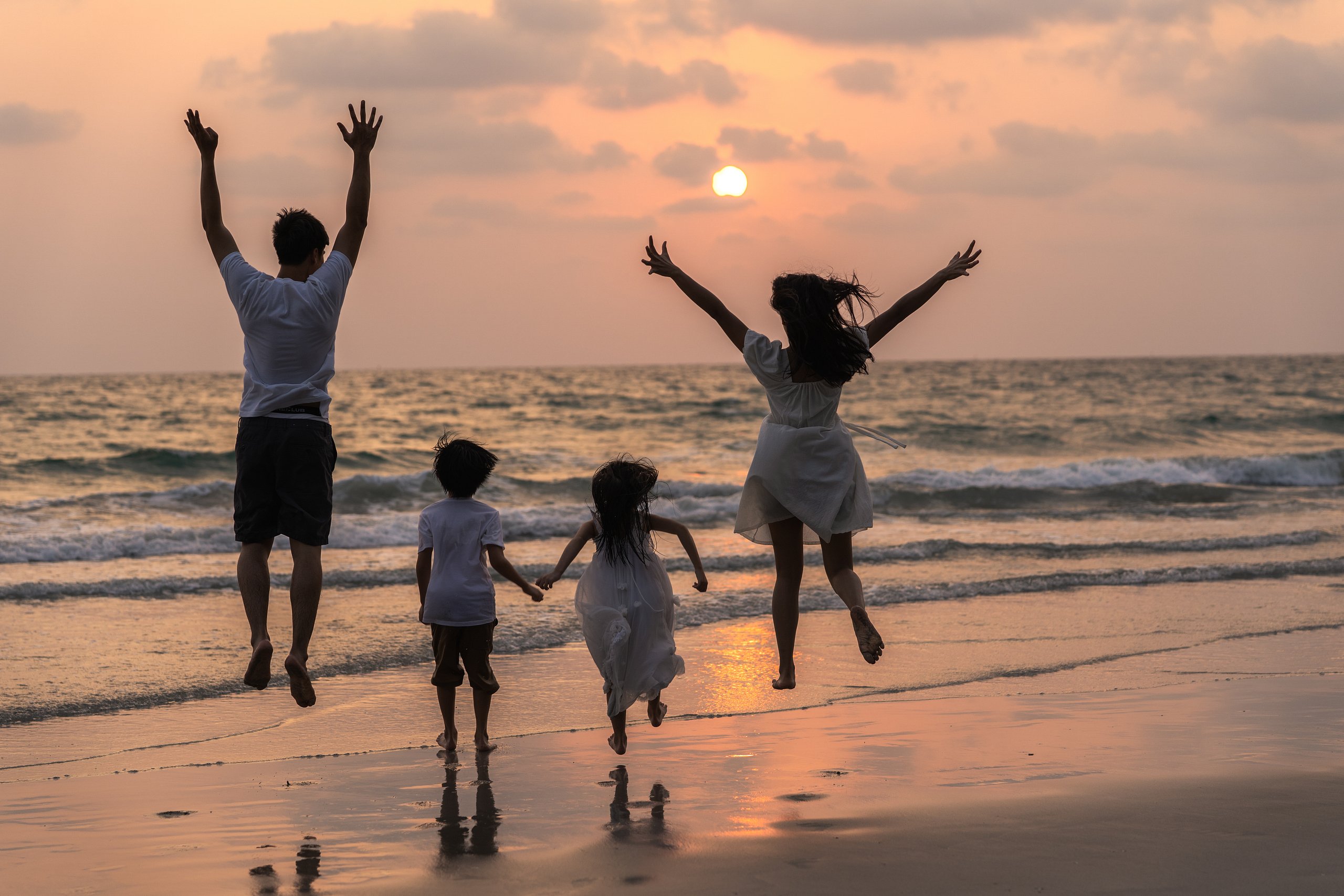 Who lives on the beach is happier?